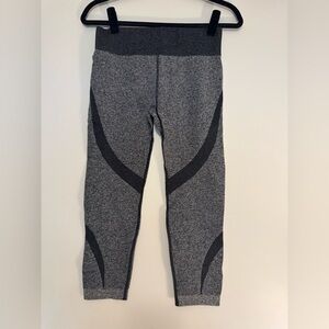 Fabletics cropped Legging. Grey & Black. Small